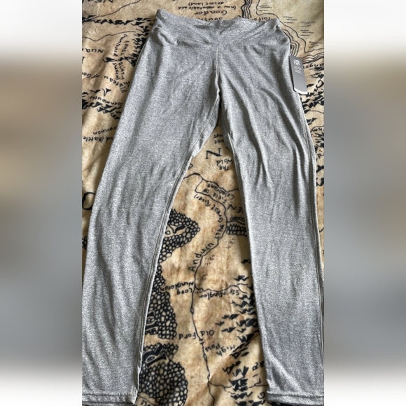 NWT Daisy Fuentes Size Medium Gray Athletic Leggings - Picture 1 of 8